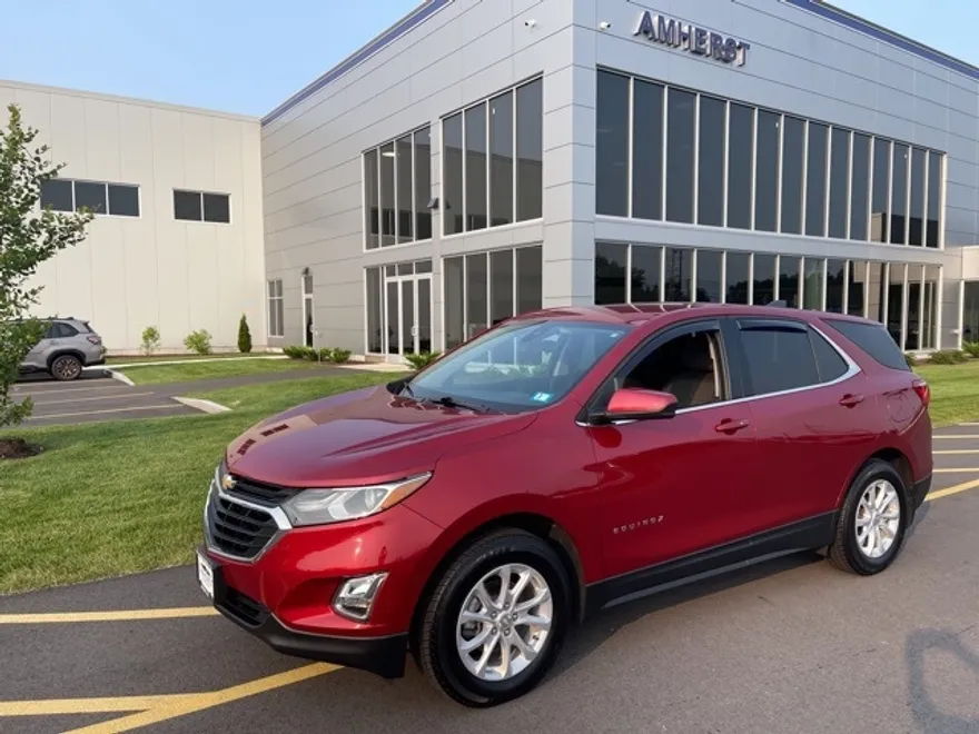 2020 Chevrolet Equinox LT photo 1