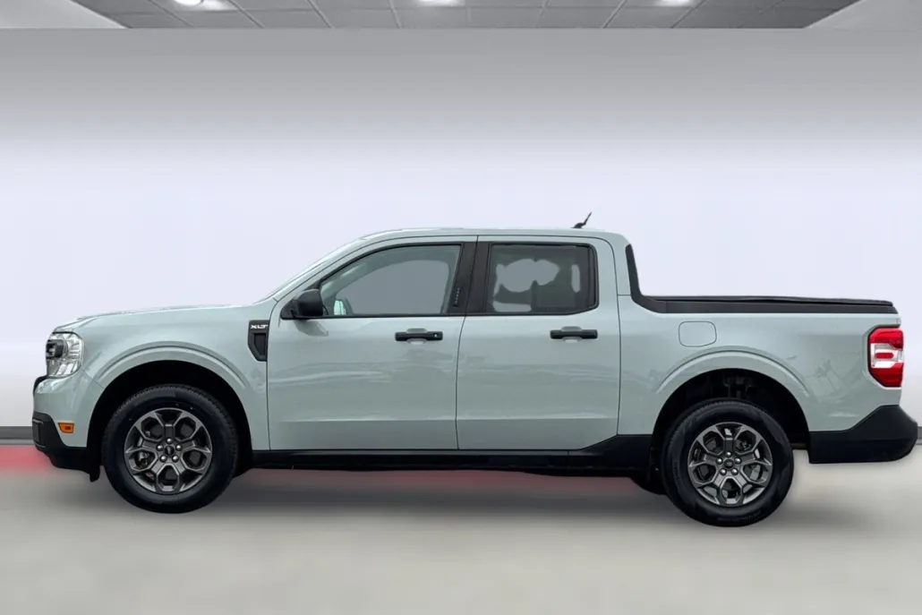 2022 Ford Maverick XLT photo 1