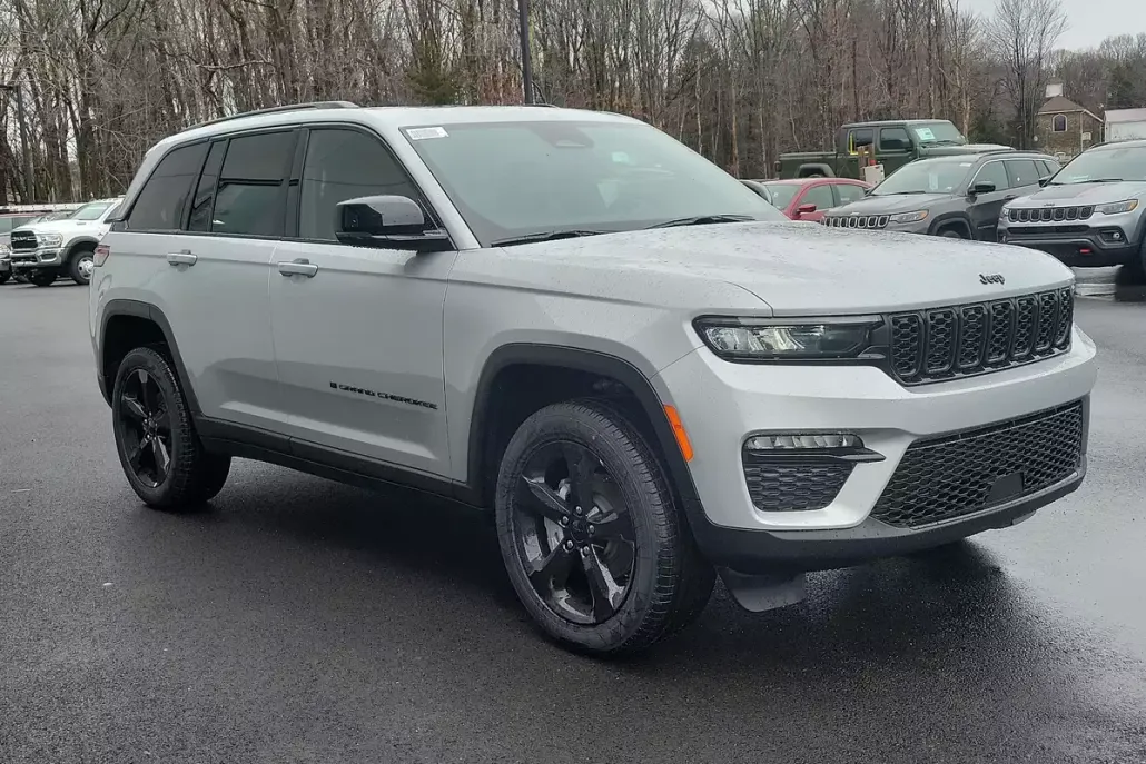 2024 Jeep Grand Cherokee Limited photo 1
