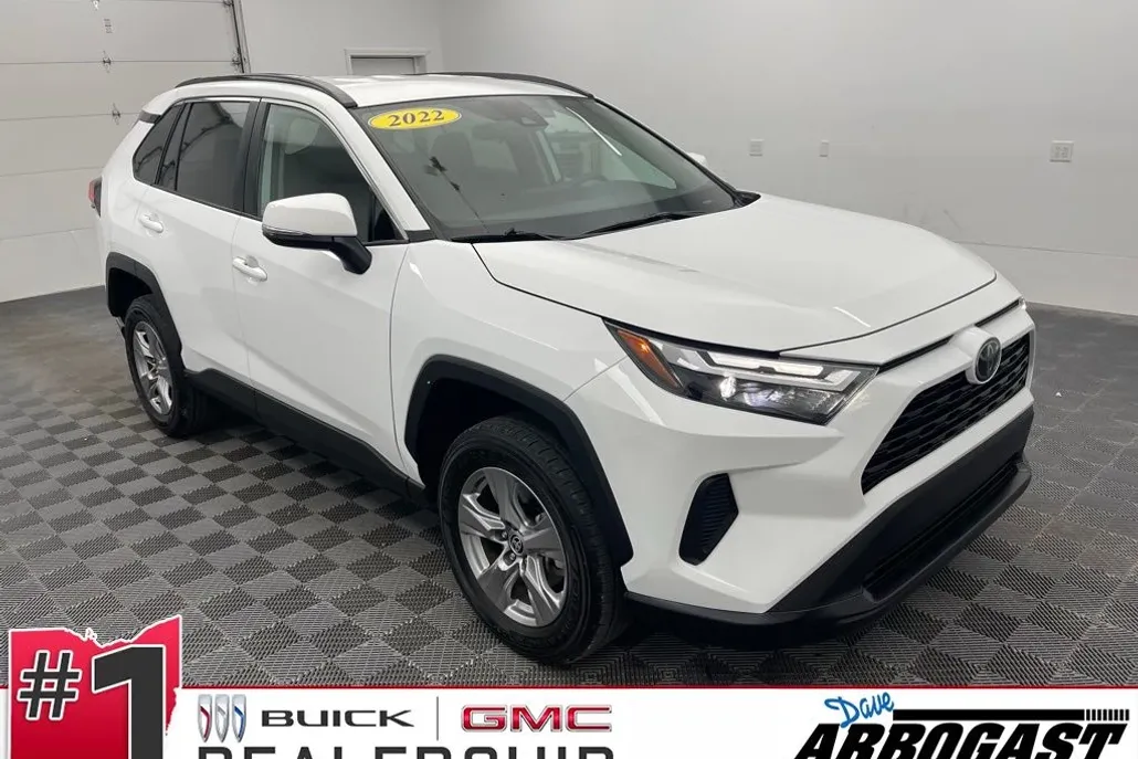 2022 Toyota RAV4 XLE photo 1