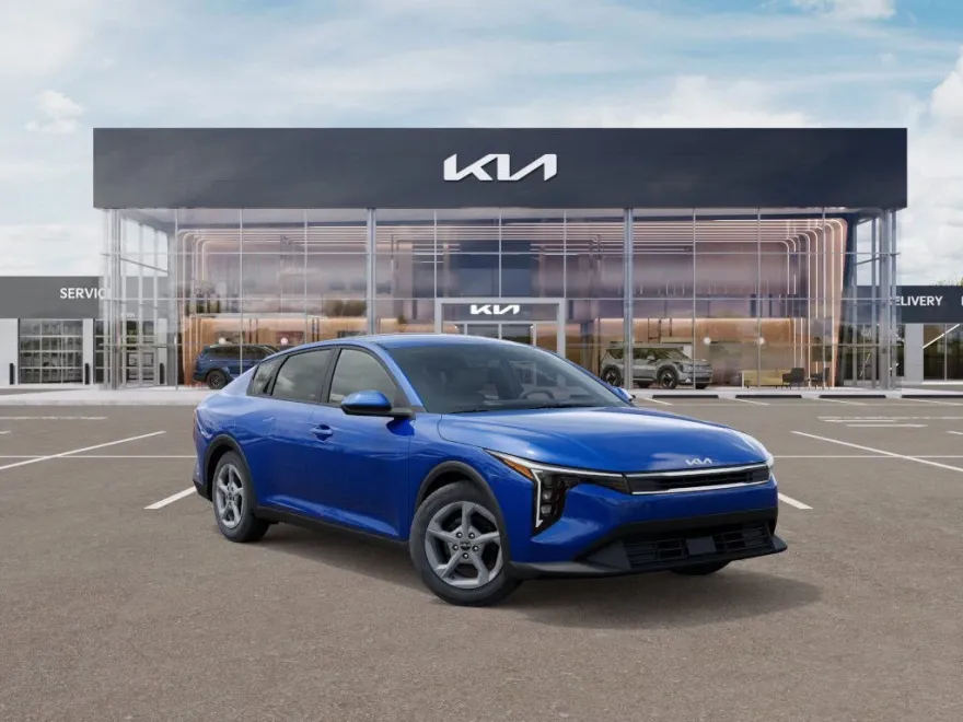 2025 Kia K4 LXS photo 1