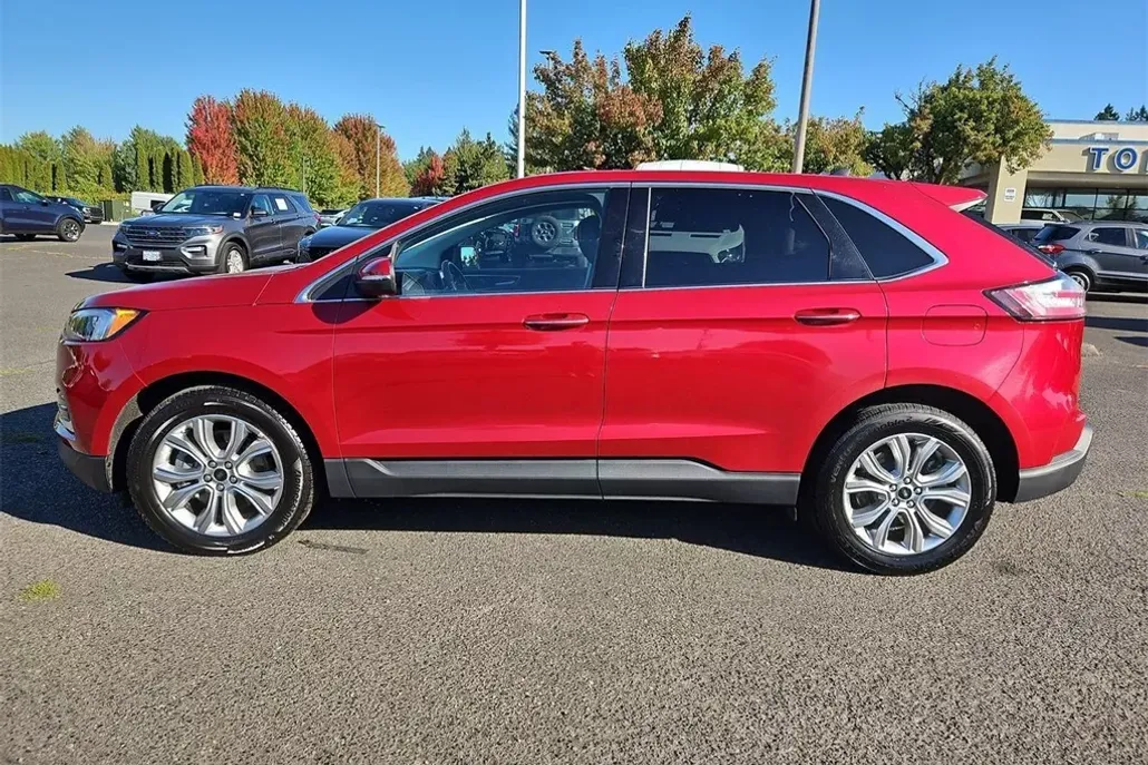 2023 Ford Edge Titanium photo 1