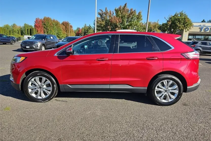 2023 Ford Edge Titanium photo 1