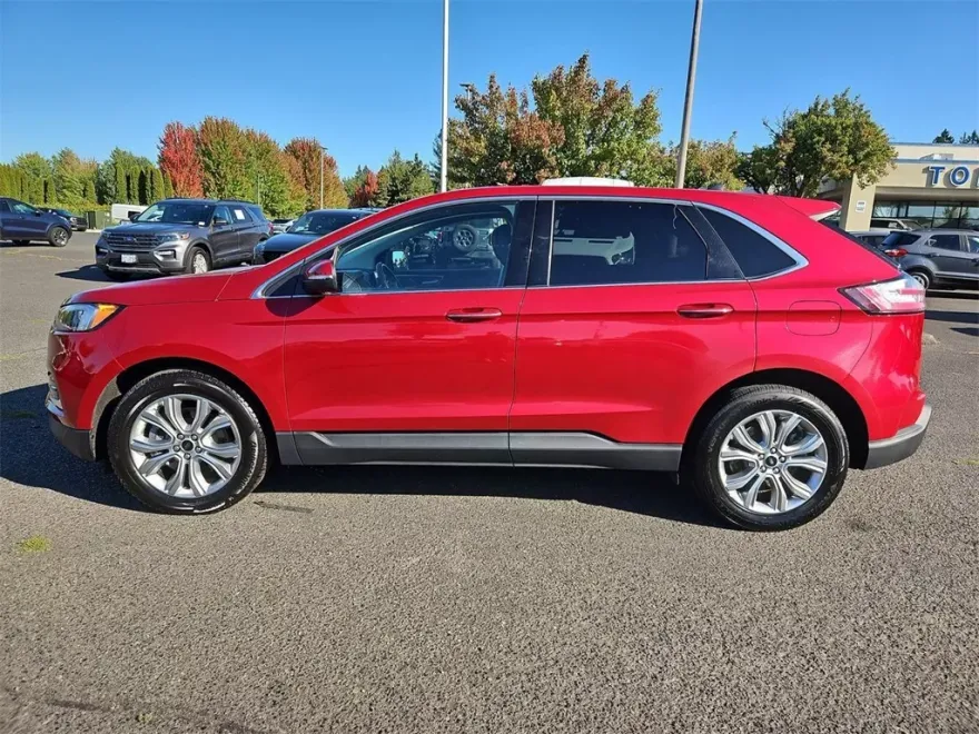 2023 Ford Edge Titanium photo 1