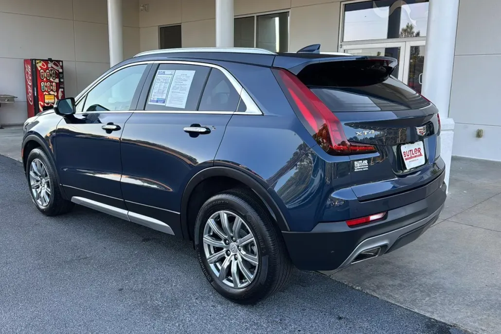 2021 Cadillac XT4 Premium Luxury photo 1