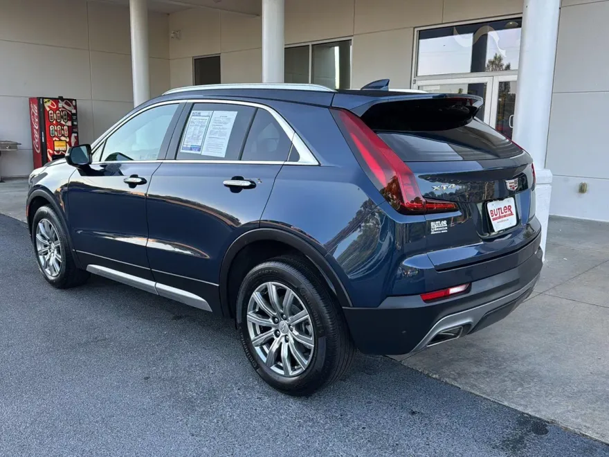 2021 Cadillac XT4 Premium Luxury photo 1