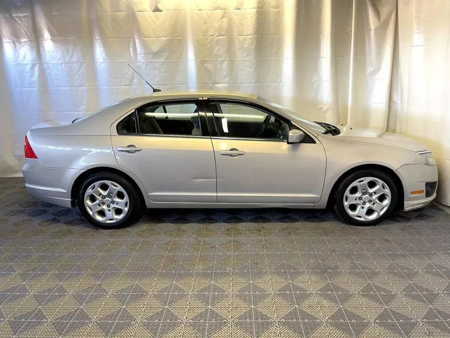 2010 Ford Fusion SE photo 8