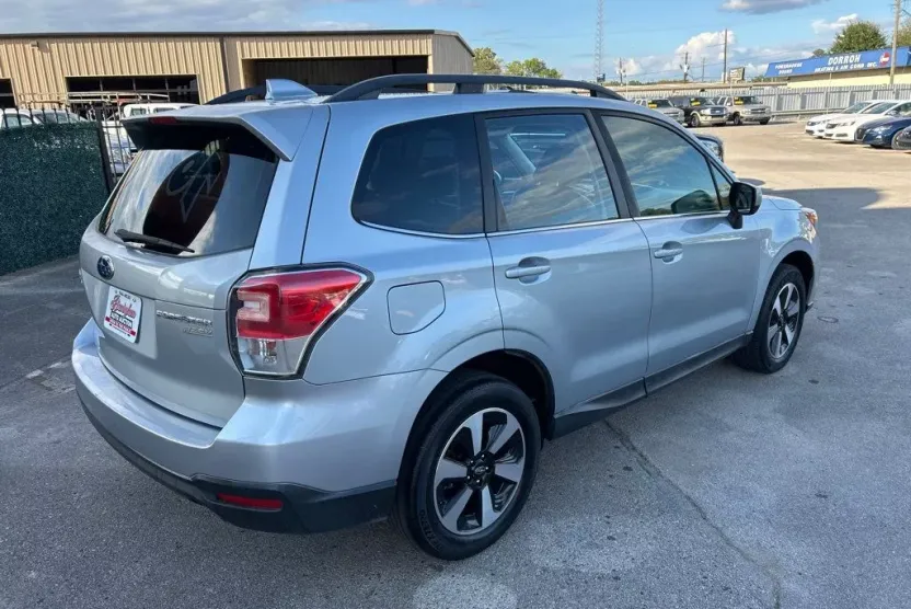 2017 Subaru Forester 2.5i Limited photo 1