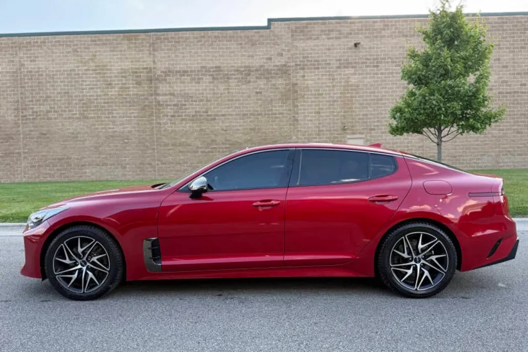 2022 Kia Stinger GT-Line photo 1