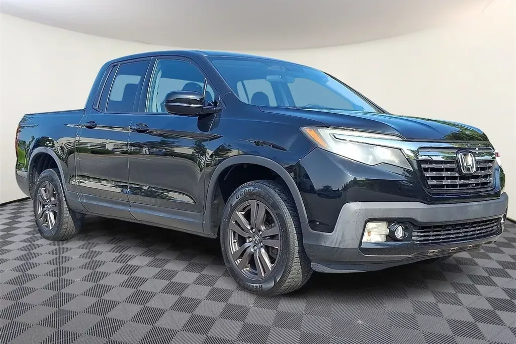 2017 Honda Ridgeline Sport photo 1