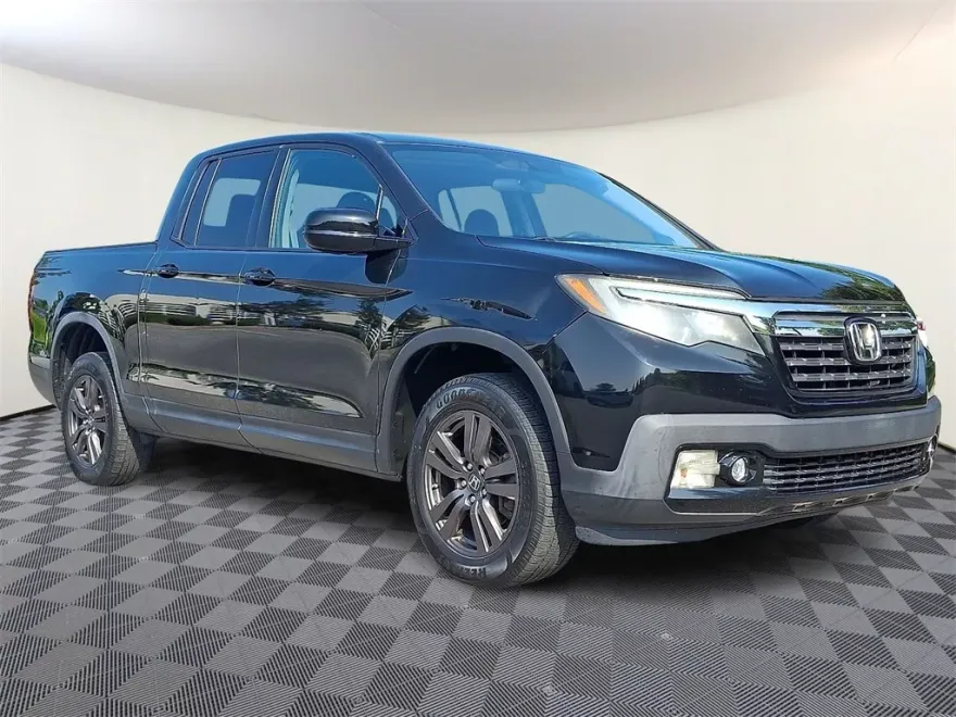 2017 Honda Ridgeline Sport photo 1