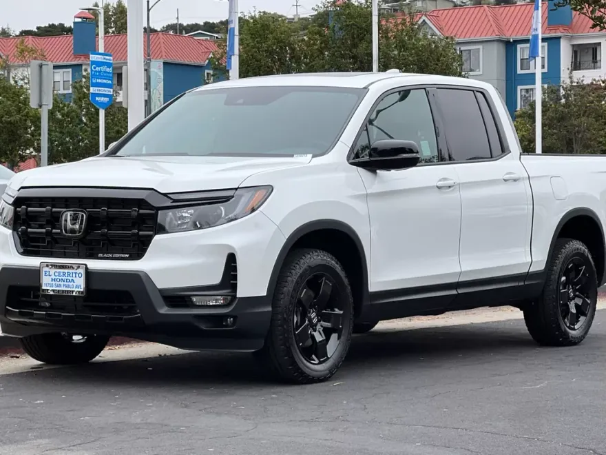 2025 Honda Ridgeline Black Edition photo 1