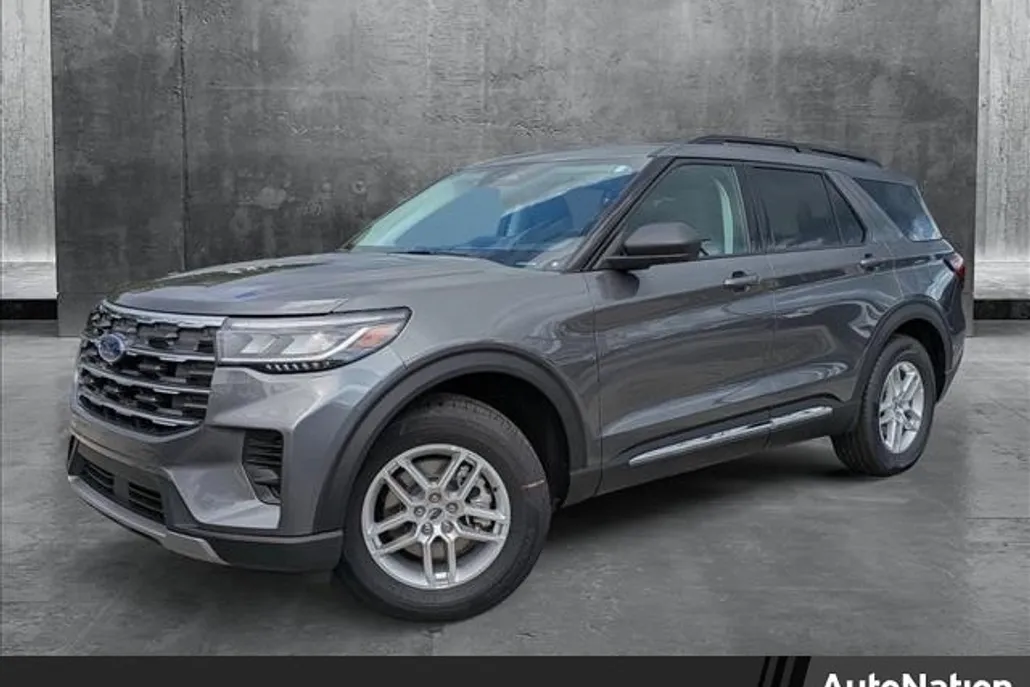 2025 Ford Explorer photo 1