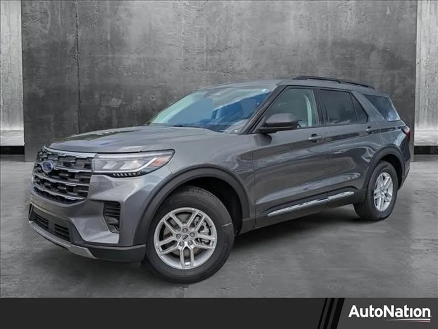 2025 Ford Explorer photo 1