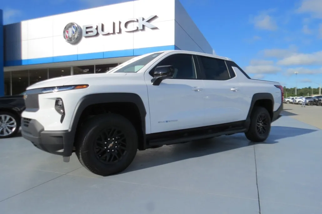 2024 Chevrolet Silverado EV Work Truck photo 1