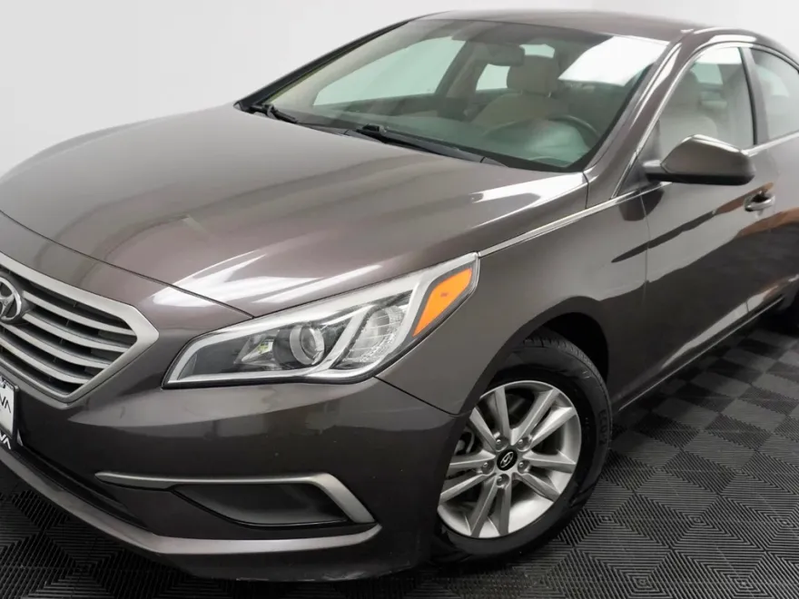 2017 Hyundai Sonata SE photo 1