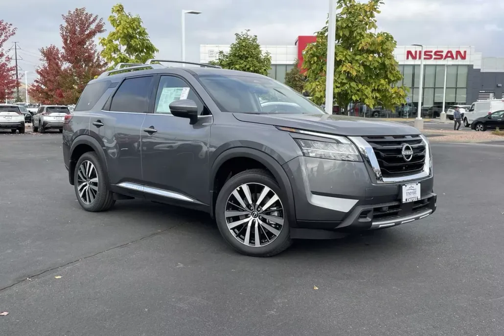 2025 Nissan Pathfinder Platinum photo 1