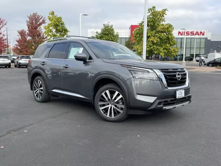 2025 Nissan Pathfinder Platinum photo 1