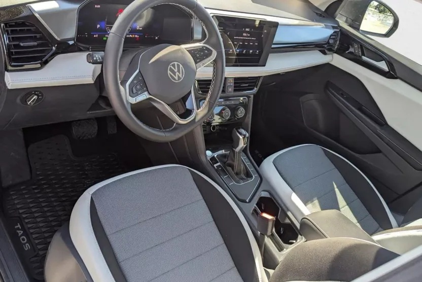 2025 Volkswagen Taos S photo 1
