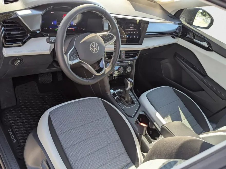 2025 Volkswagen Taos S photo 1