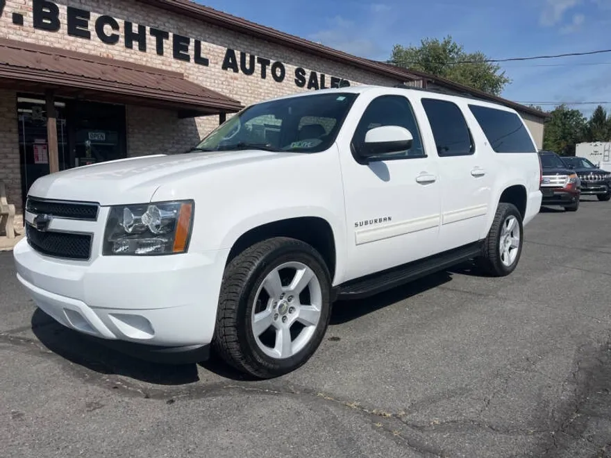 2014 Chevrolet Suburban LT photo 1