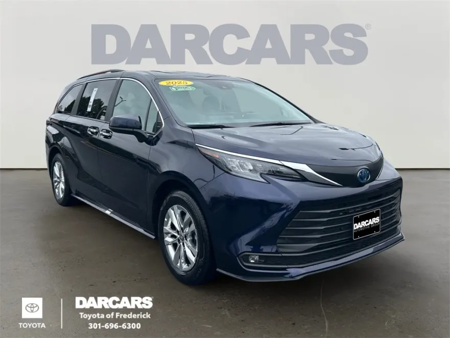 2025 Toyota Sienna XLE photo 1
