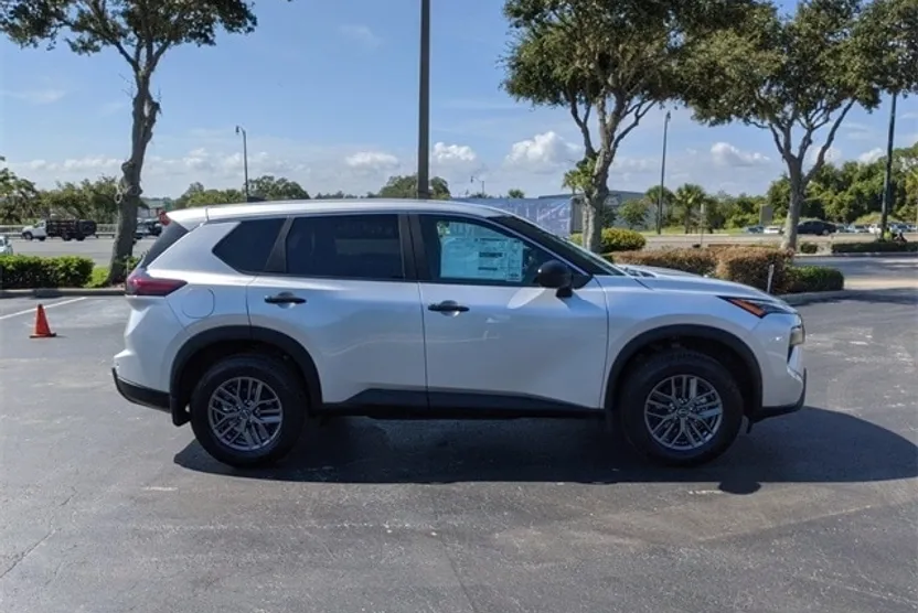 2025 Nissan Rogue S photo 1