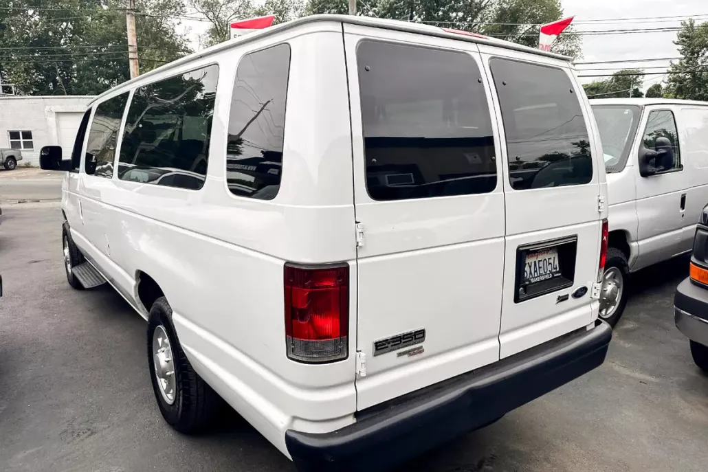 2012 Ford E-350 photo 1