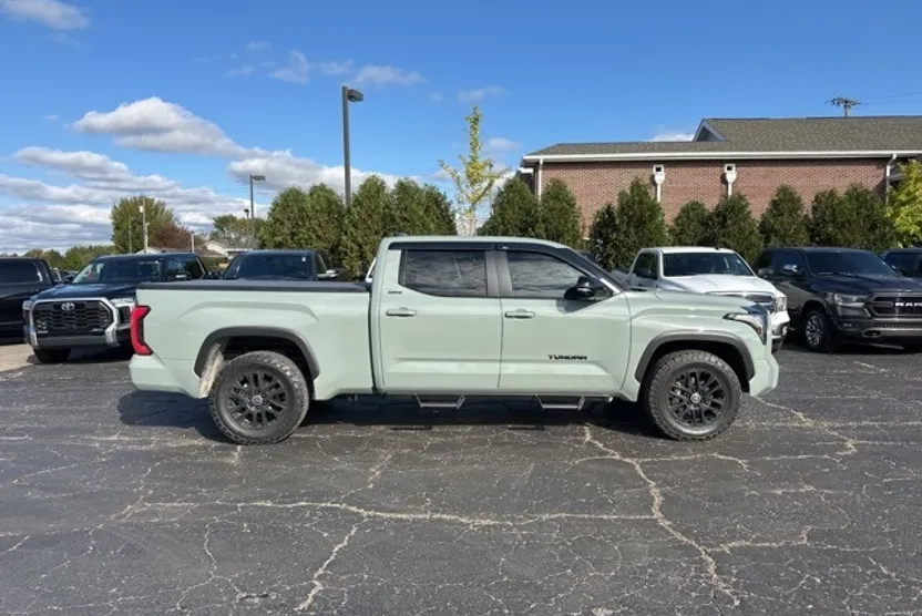 2024 Toyota Tundra photo 1