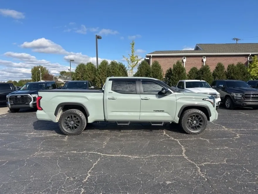 2024 Toyota Tundra photo 1