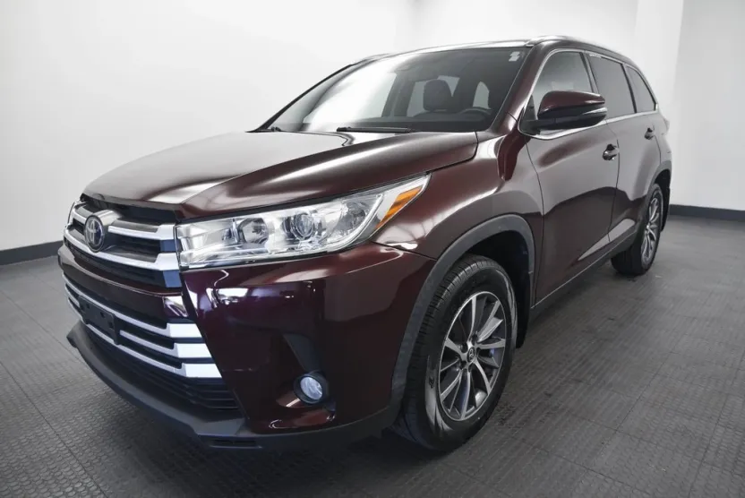 2019 Toyota Highlander SE photo 1