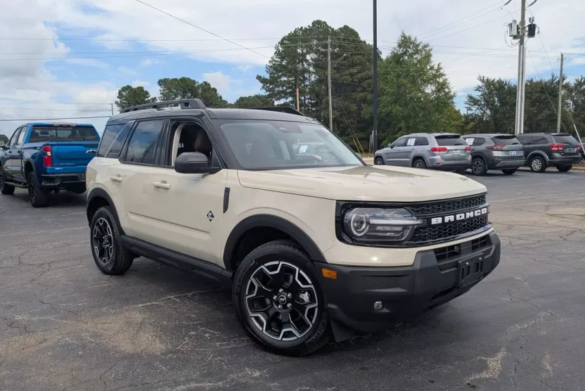 2025 Ford Bronco Sport Outer Banks photo 1