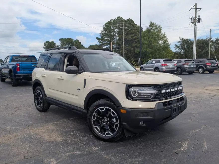 2025 Ford Bronco Sport Outer Banks photo 1