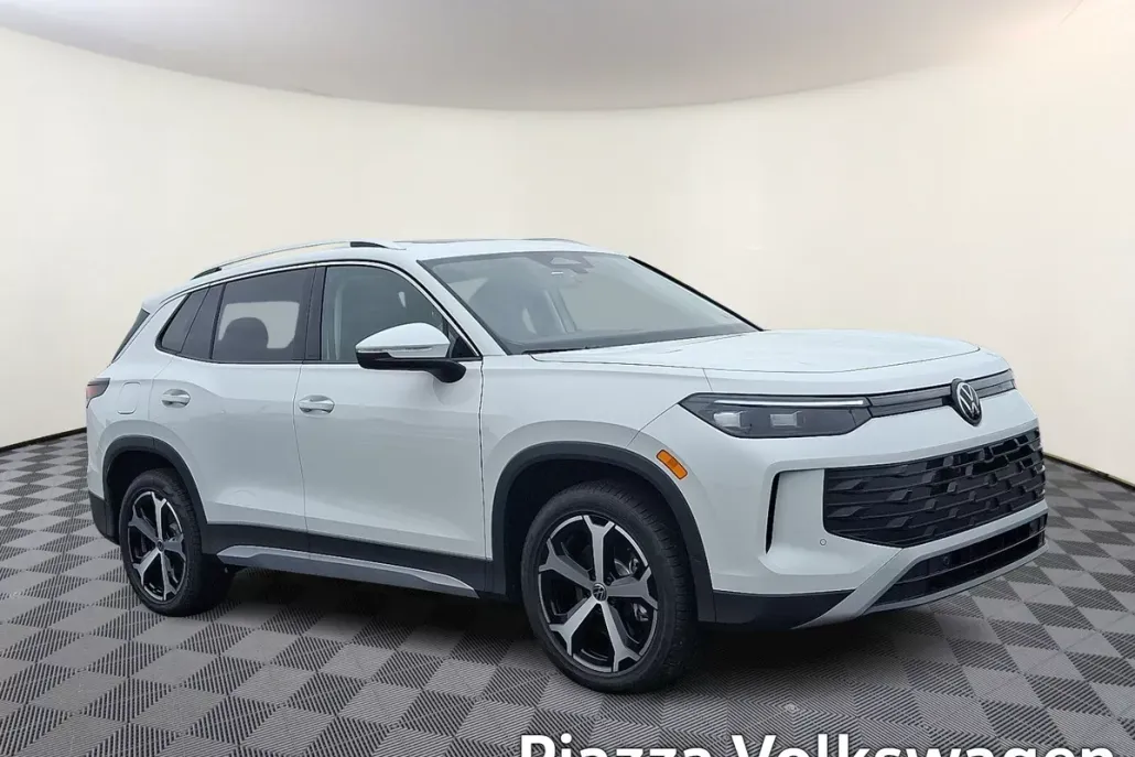 2025 Volkswagen Tiguan SE photo 1