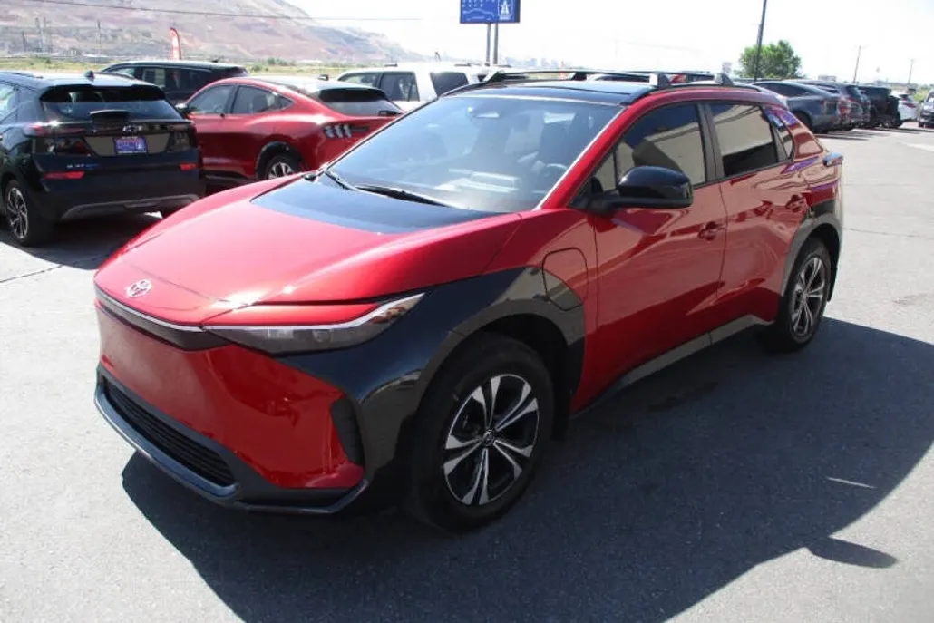 2025 Toyota bZ4X XLE photo 1