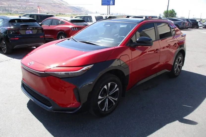 2025 Toyota bZ4X XLE photo 1