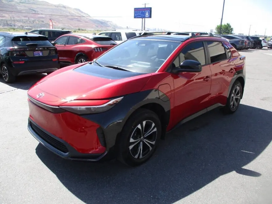 2025 Toyota bZ4X XLE photo 1