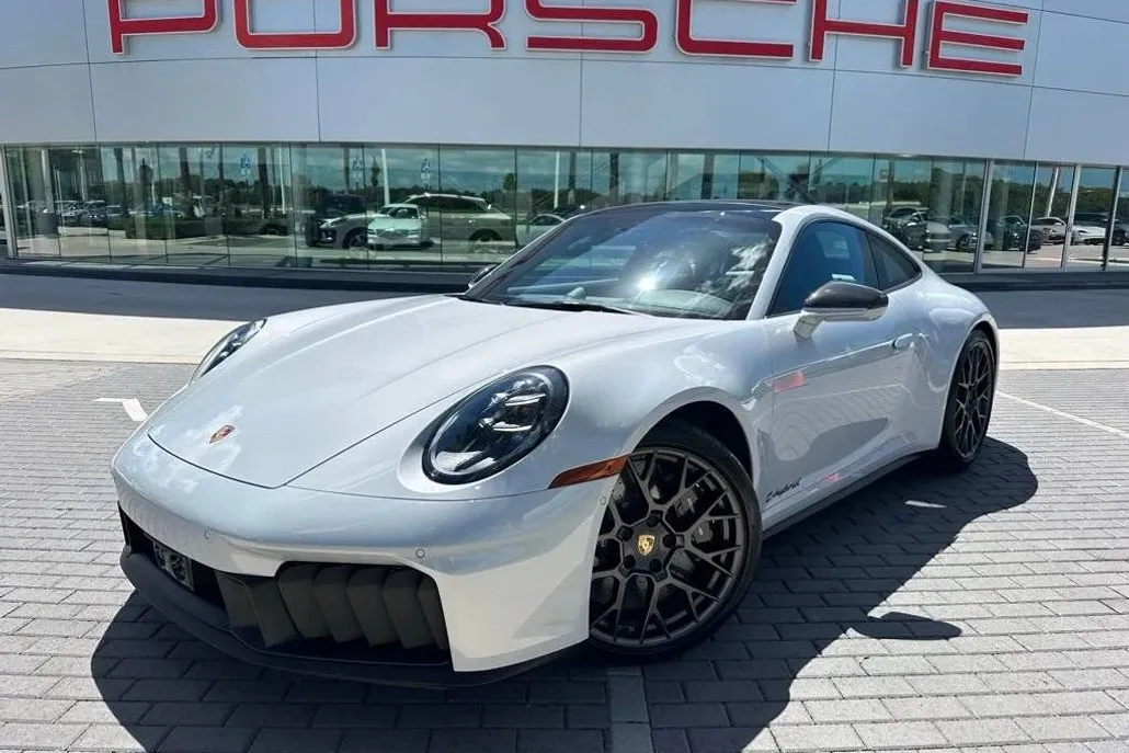 2025 Porsche 911 4 GTS photo 1