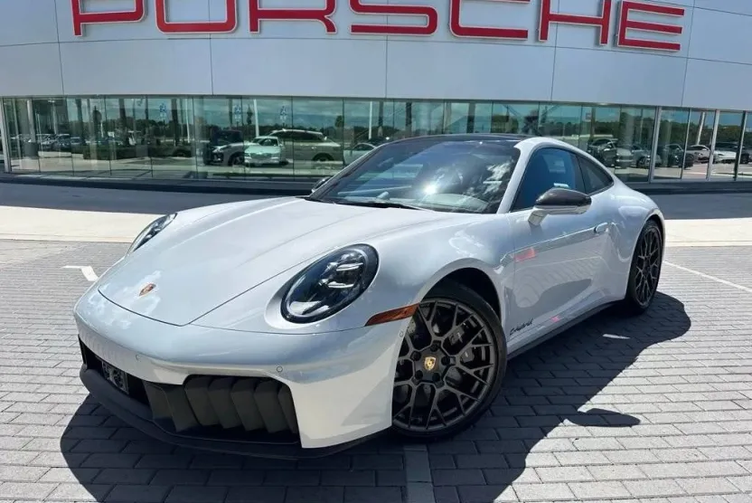 2025 Porsche 911 4 GTS photo 1