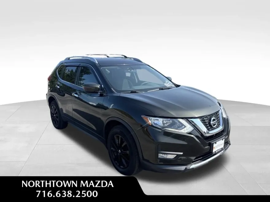 2017 Nissan Rogue SV photo 1