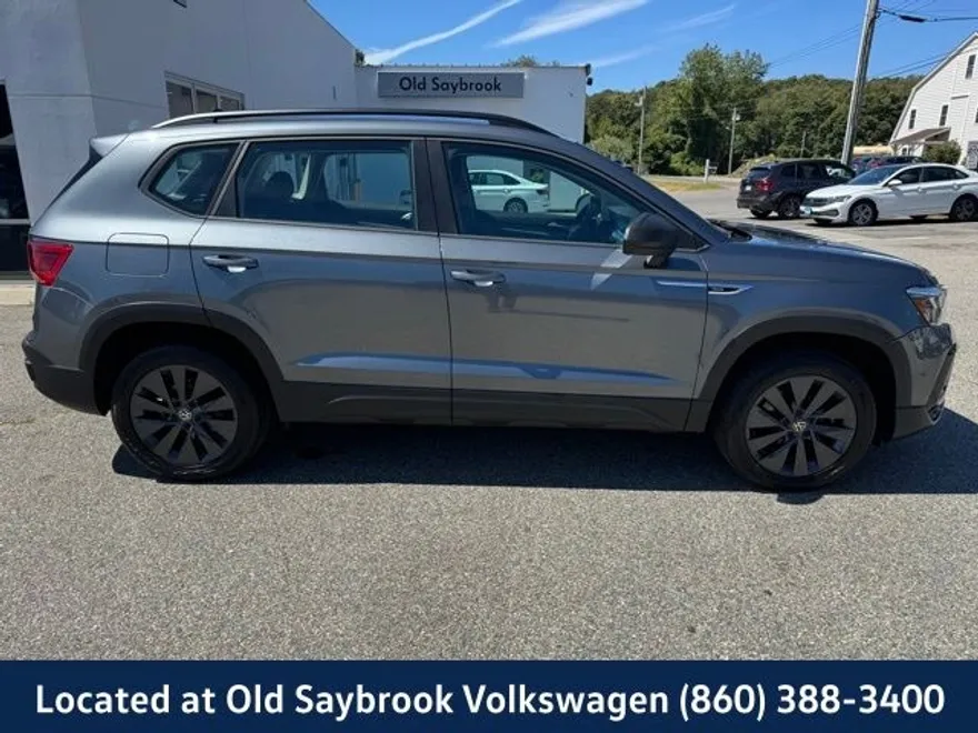 2022 Volkswagen Taos S photo 1