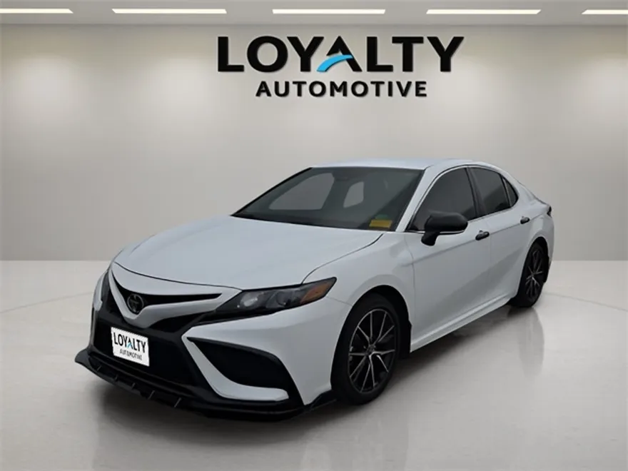 2024 Toyota Camry SE photo 1