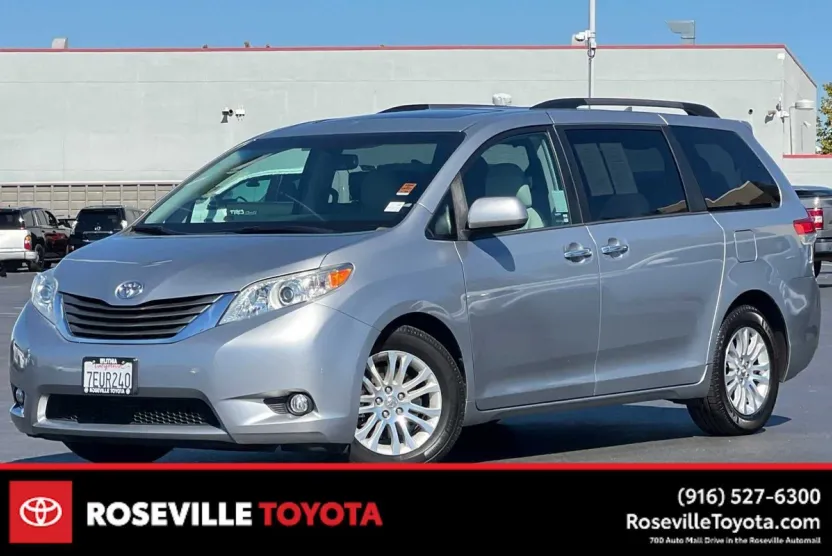 2014 Toyota Sienna XLE photo 1
