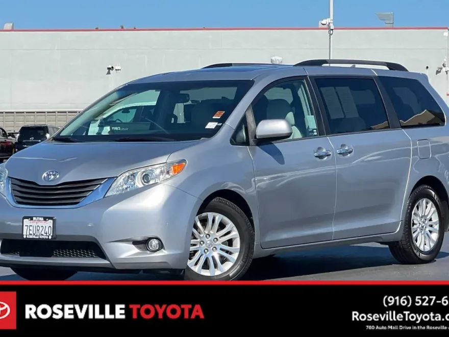 2014 Toyota Sienna XLE photo 1