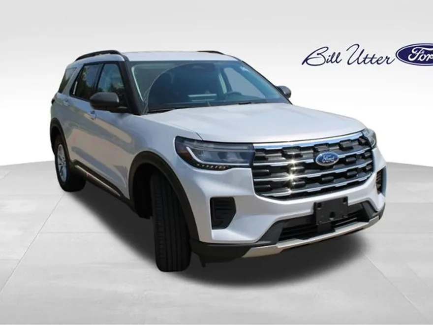 2025 Ford Explorer photo 1