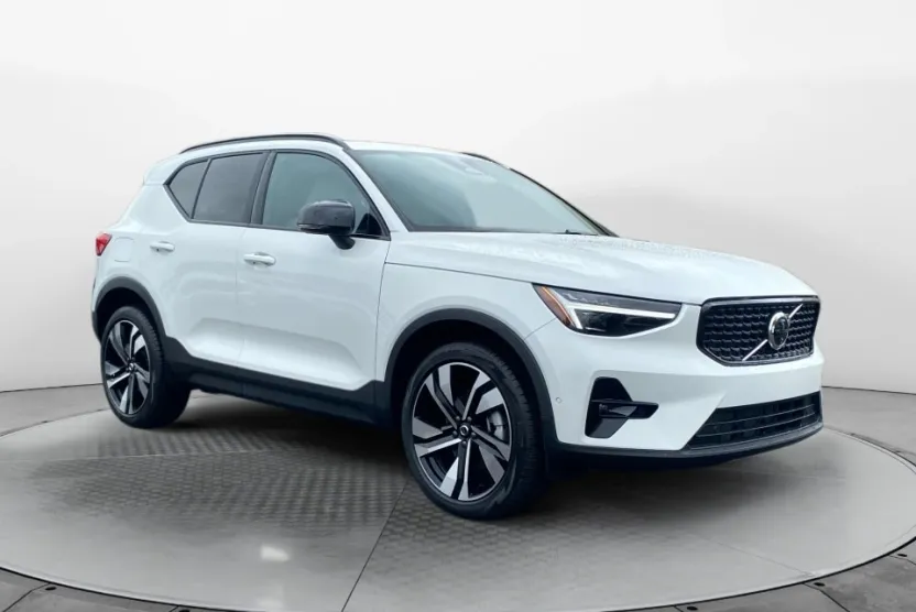 2026 Volvo XC40 photo 1
