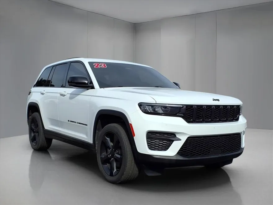 2023 Jeep Grand Cherokee Laredo photo 1