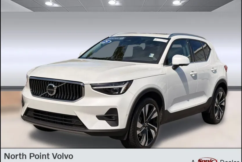 2025 Volvo XC40 AWD Plus photo 1