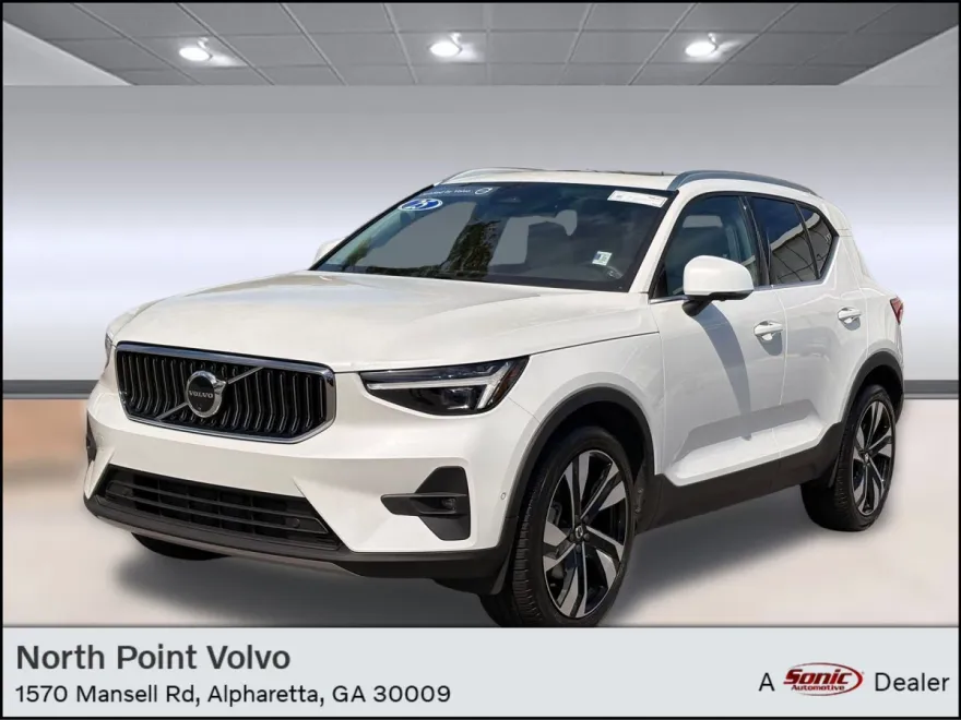 2025 Volvo XC40 AWD Plus photo 1