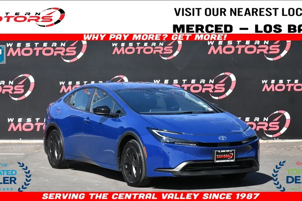 2024 Toyota Prius LE photo 1